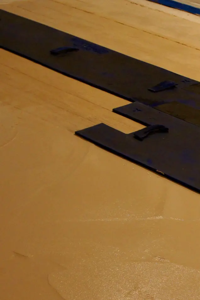 Proceso de aplicación de un pavimento de hormigón impreso madera