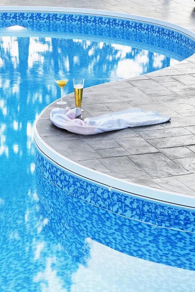 Hormigón impreso en piscina en suelo exterior