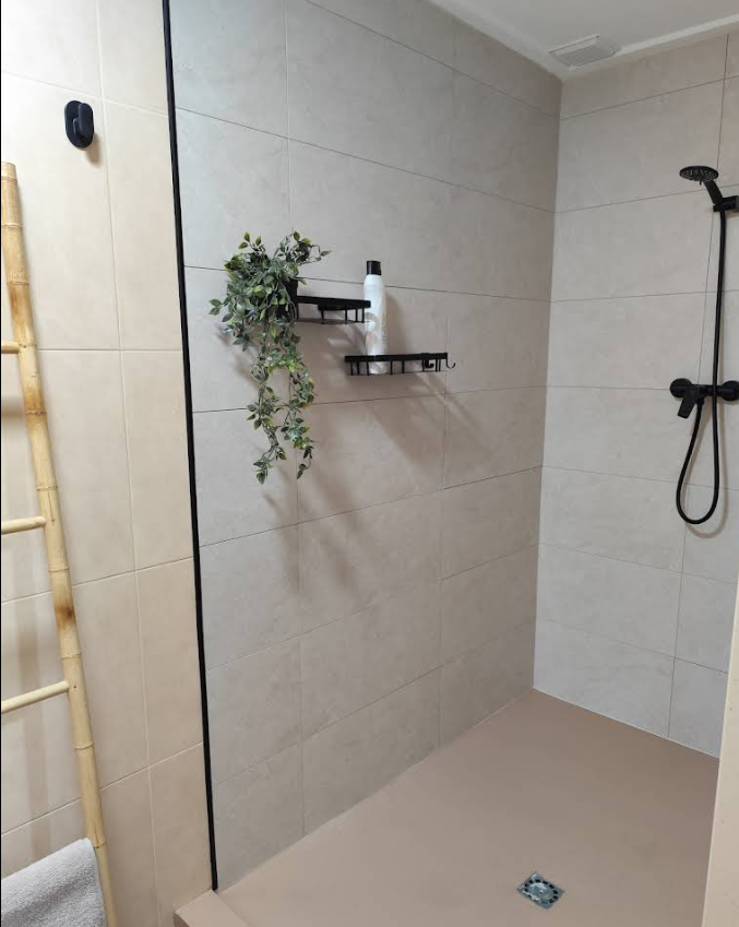 Patricia Jorge San Andres’s shower, after