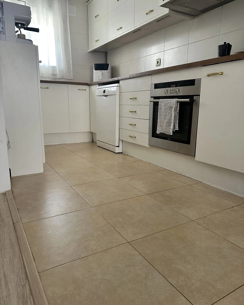 The kitchen of @jamilaamorr: floor in Porcelain, before
