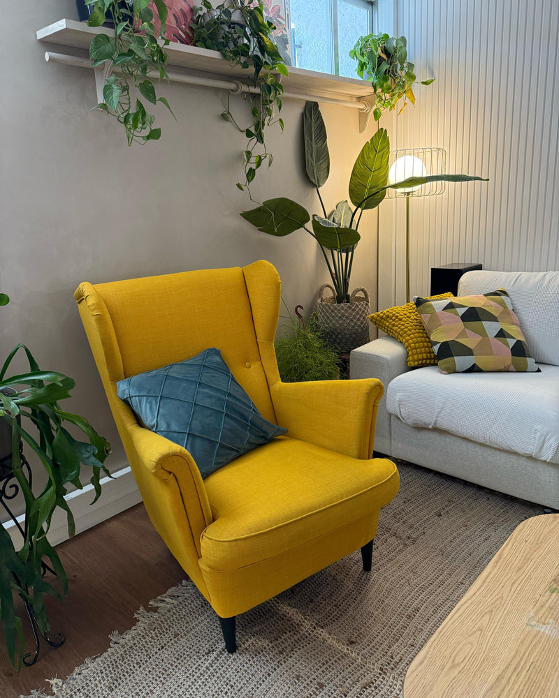 Estela Moreno's living room (@soyestelamorena): wall in Spike, after