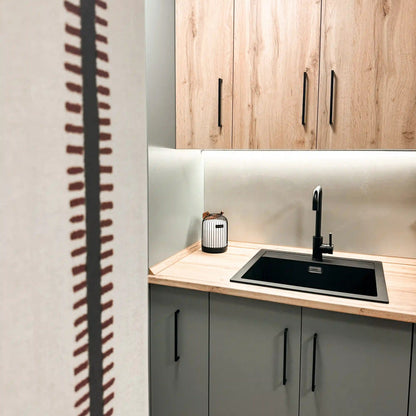 Salpicadero de cocina revestido con microcemento Smartcret color Porcelain.