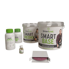 Envases que incluye el kit de microcemento Smartcret para suelo de cocina sin juntas para 4 metros cuadrados.
