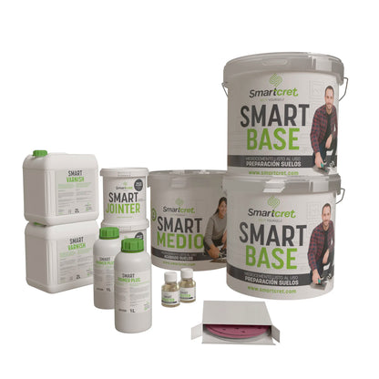 Imagen de los envases al completo del kit de microcemento Smartcret para suelos con juntas para 16 m².