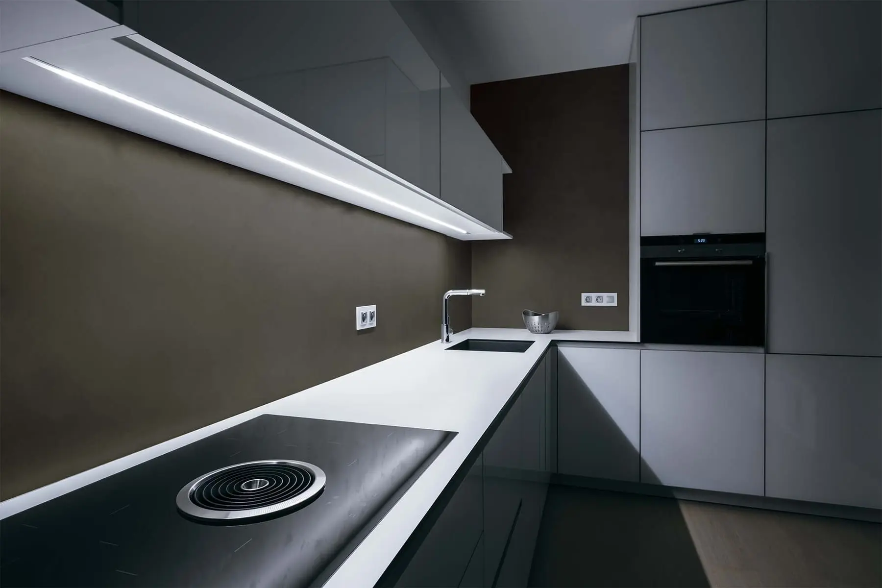 Modern kitchen with ready-to-use microcement walls
